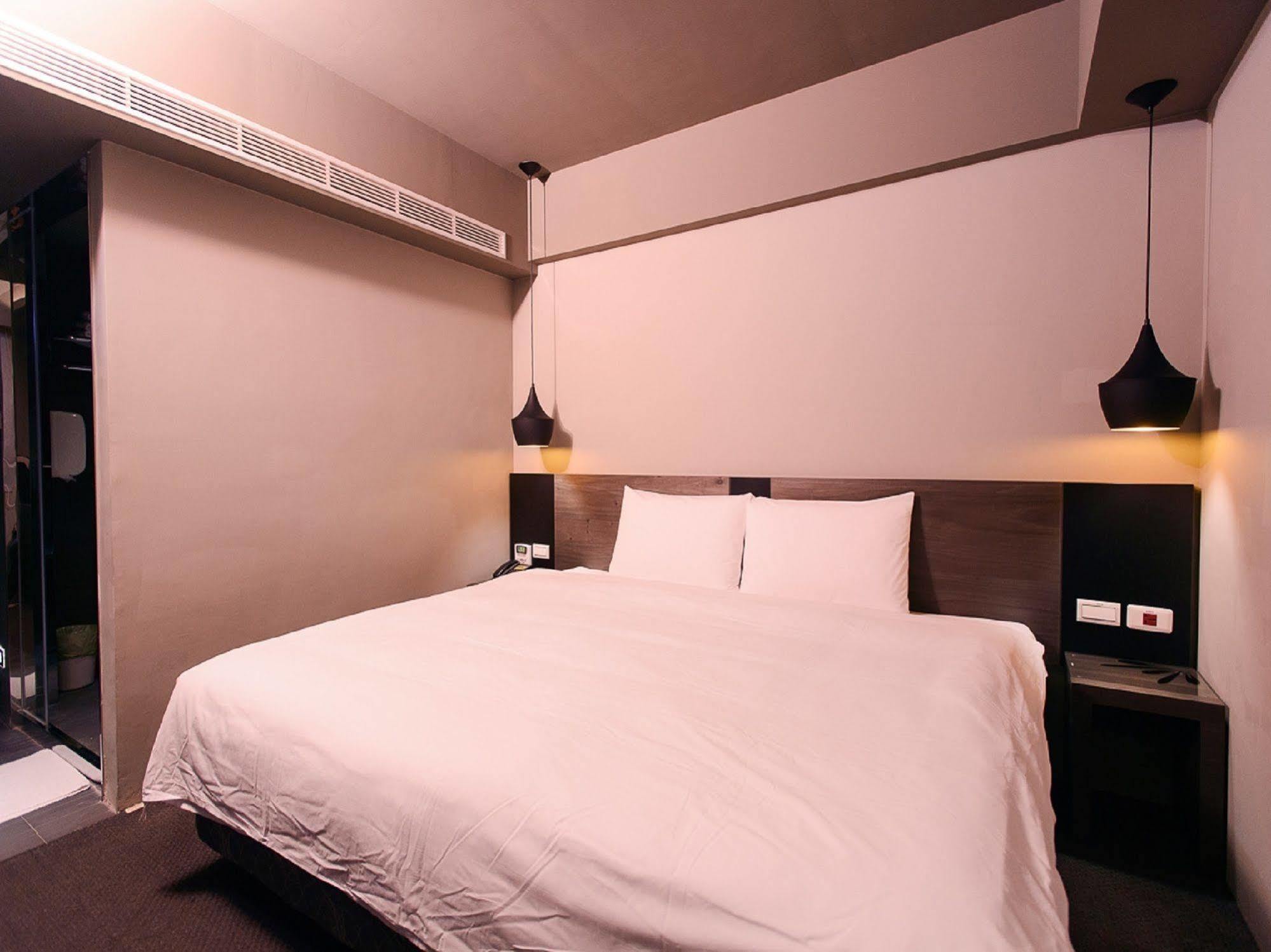 Kiwi Express Hotel - Jiuru Rd Kaohsiung Luaran gambar
