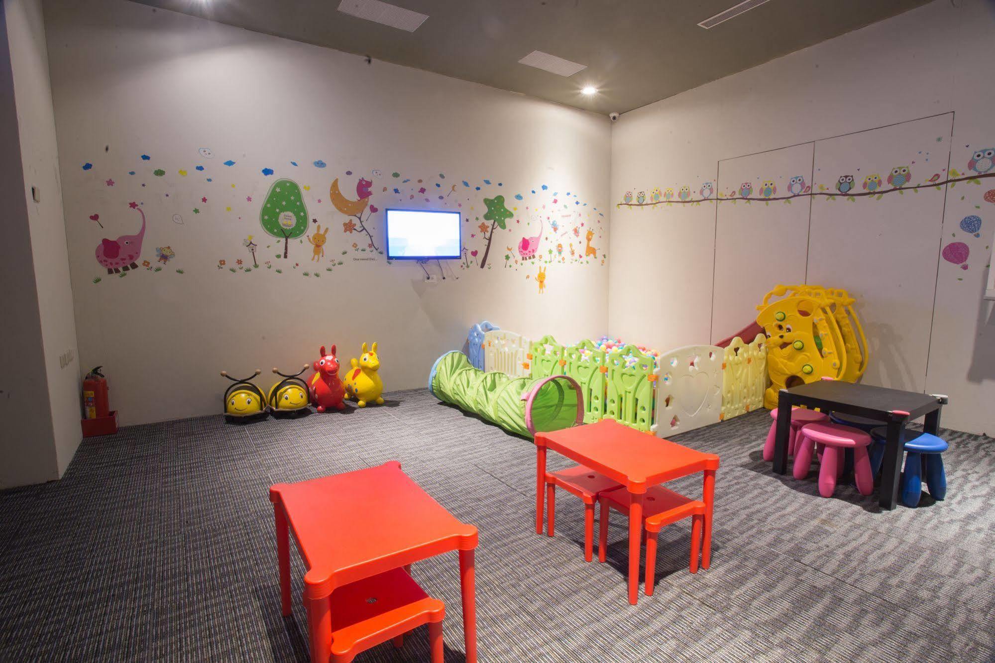 Kiwi Express Hotel - Jiuru Rd Kaohsiung Luaran gambar