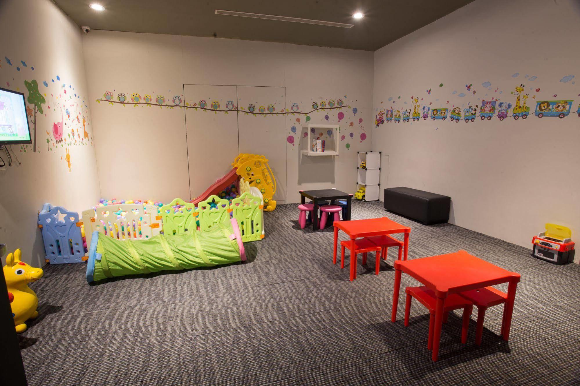 Kiwi Express Hotel - Jiuru Rd Kaohsiung Luaran gambar