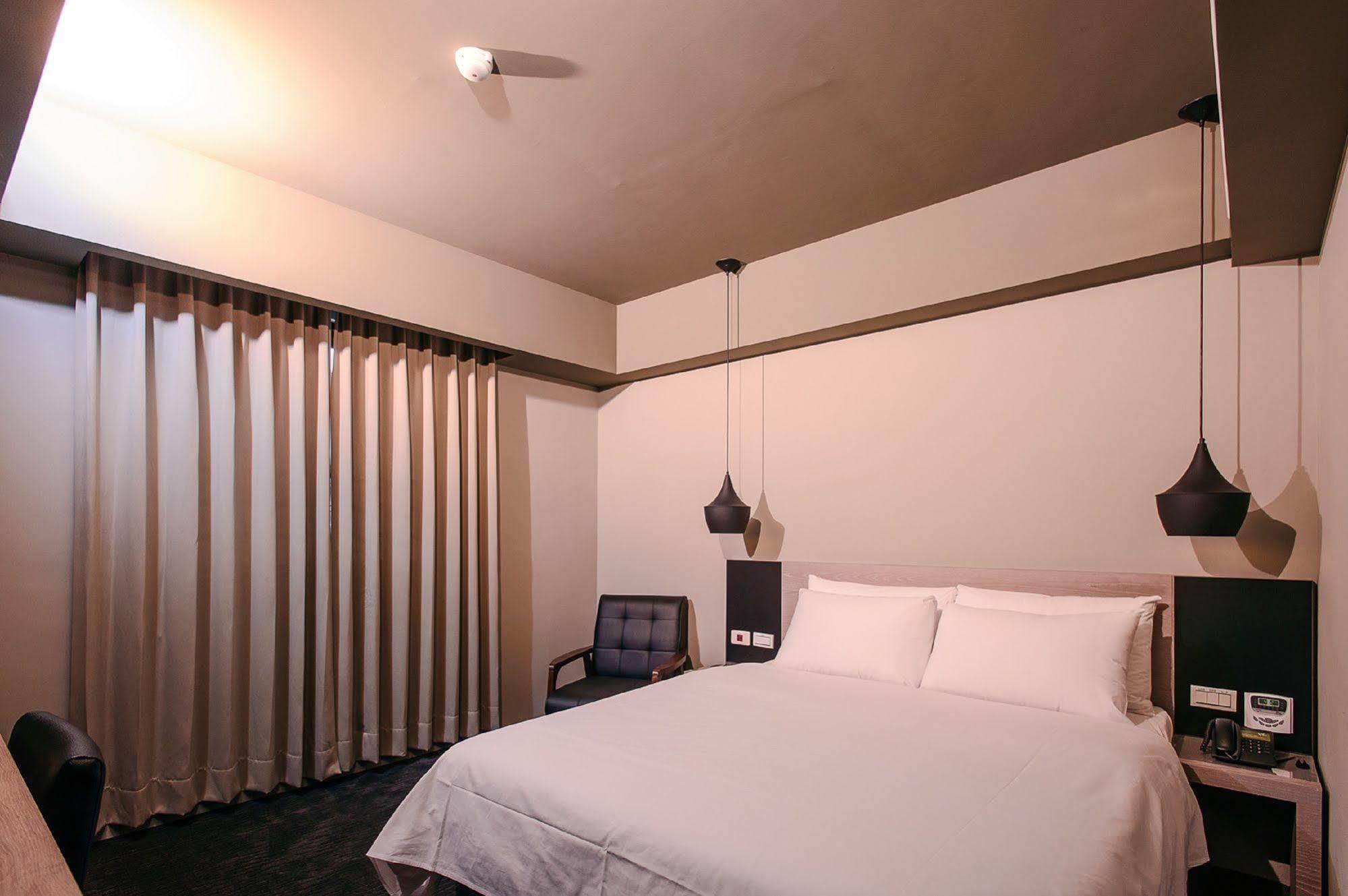 Kiwi Express Hotel - Jiuru Rd Kaohsiung Luaran gambar