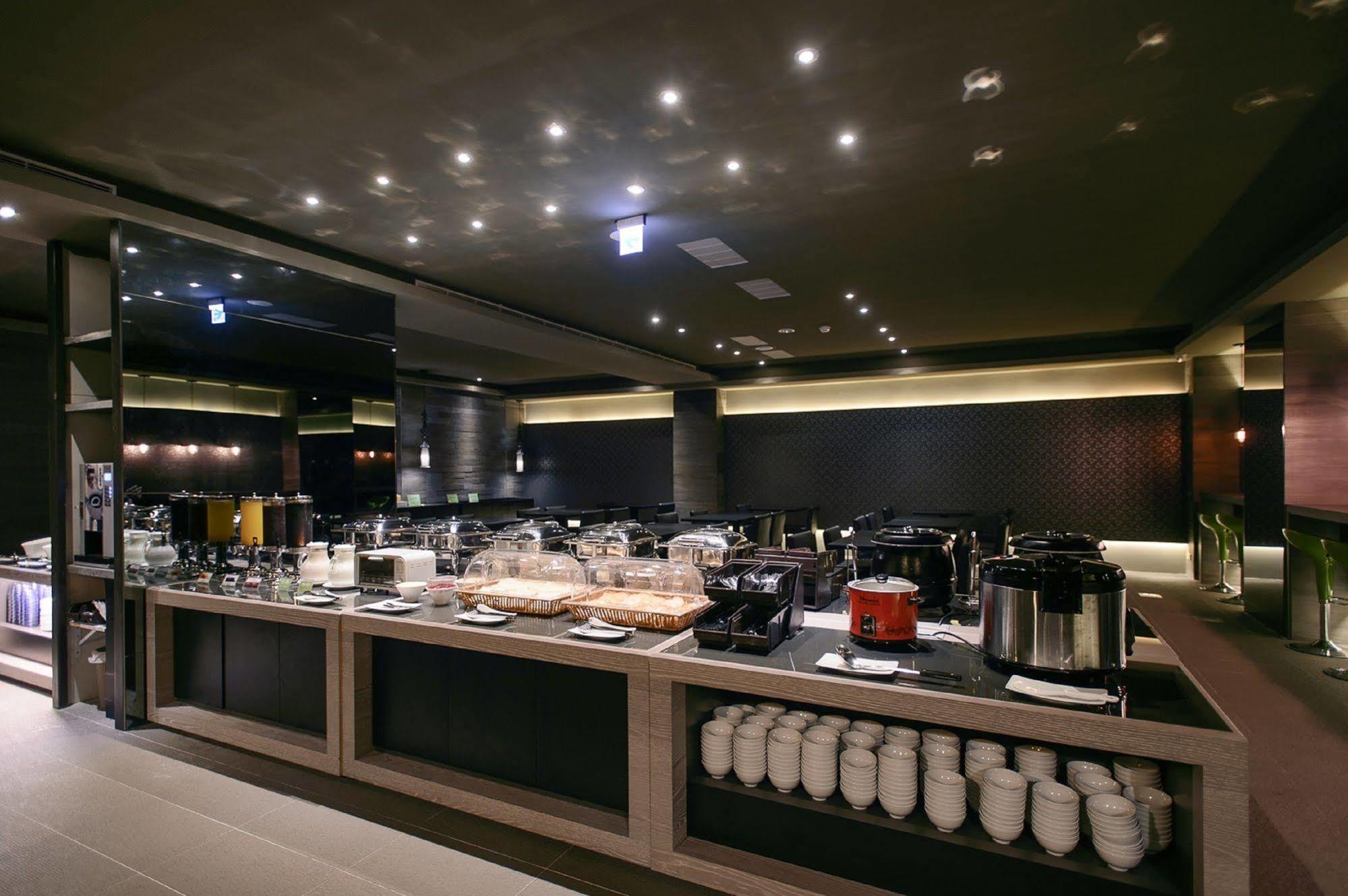 Kiwi Express Hotel - Jiuru Rd Kaohsiung Luaran gambar